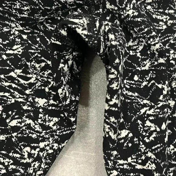 [Sz4] Lululemon  Deep Breath Crop (21" ) Iced Wave White Black-NWOT - Picture 8 of 11